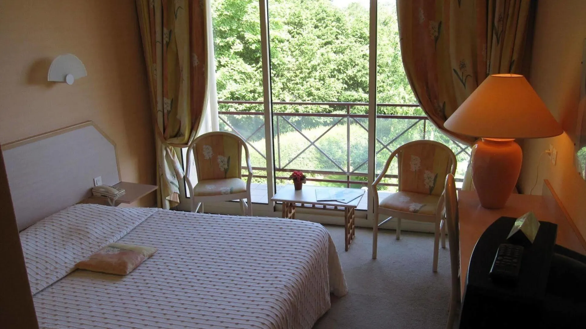 Auberge Saint Thegonnec Hotel