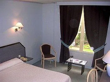 *** Hotel Auberge Saint Thegonnec Frankreich